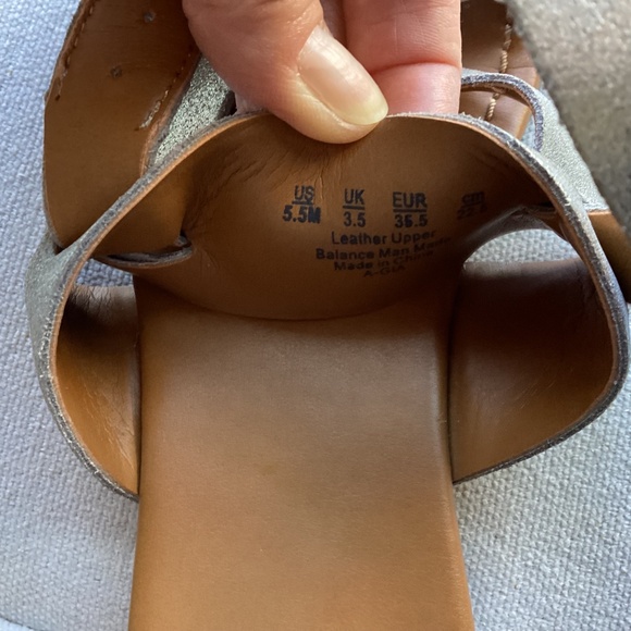 Franco Sarto SZ 5.5 Gia Women’s Strappy Metallic Champagne Gold Sandals Worn 1X - Picture 4 of 4